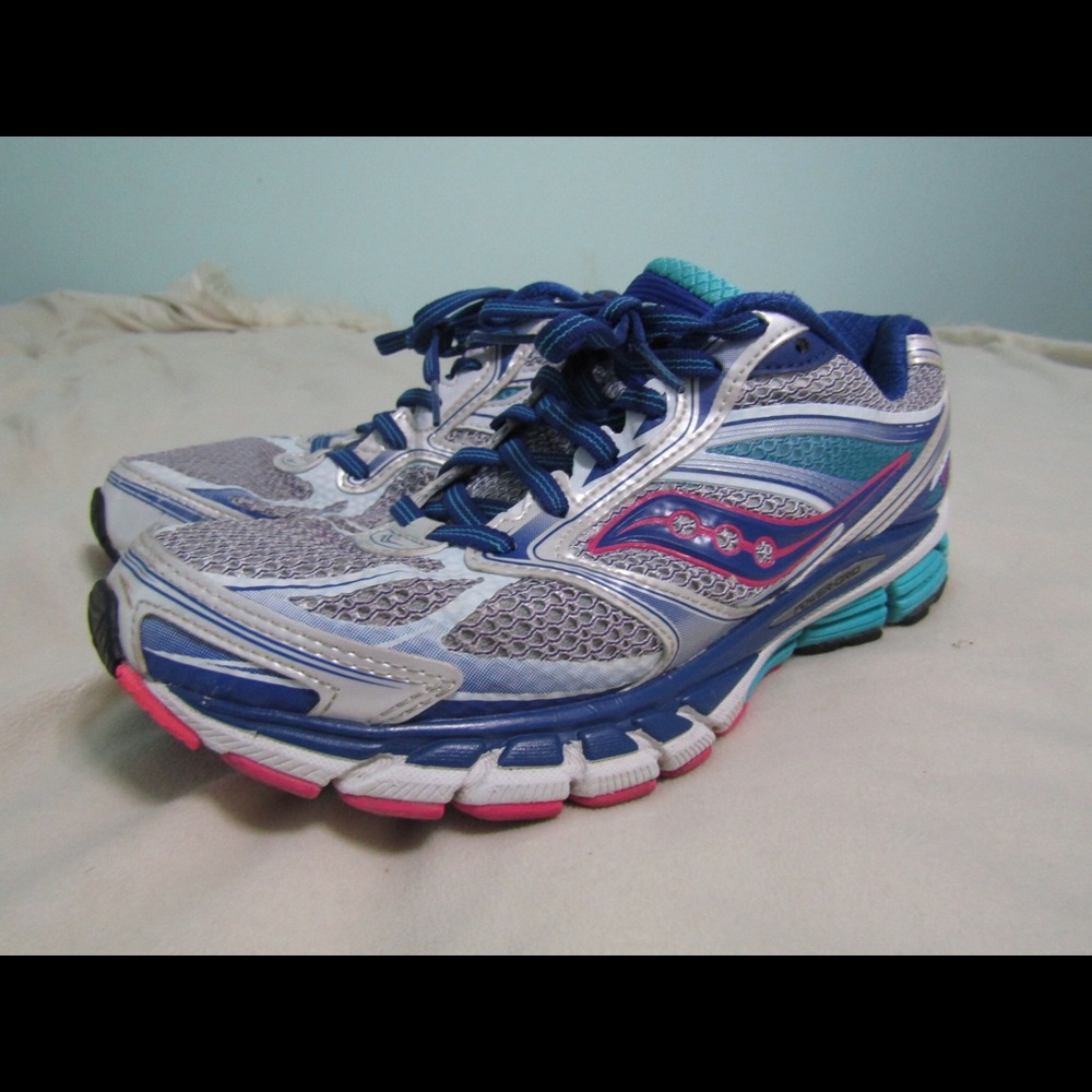 Tennis shoes